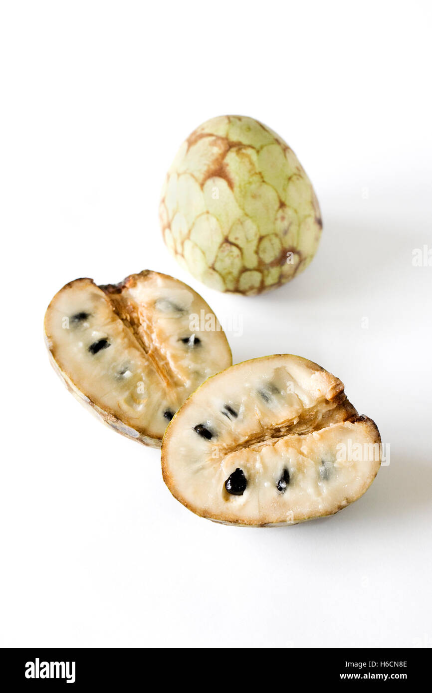 Cherimoya. Custard Apple Querschnitt. Stockfoto