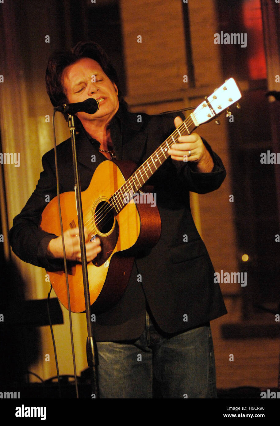 John Mellencamp erklingt in einen Vorteil für Housing Works in New York City auf 25. Januar 2008, © David Atlas / MediaPunch Stockfoto