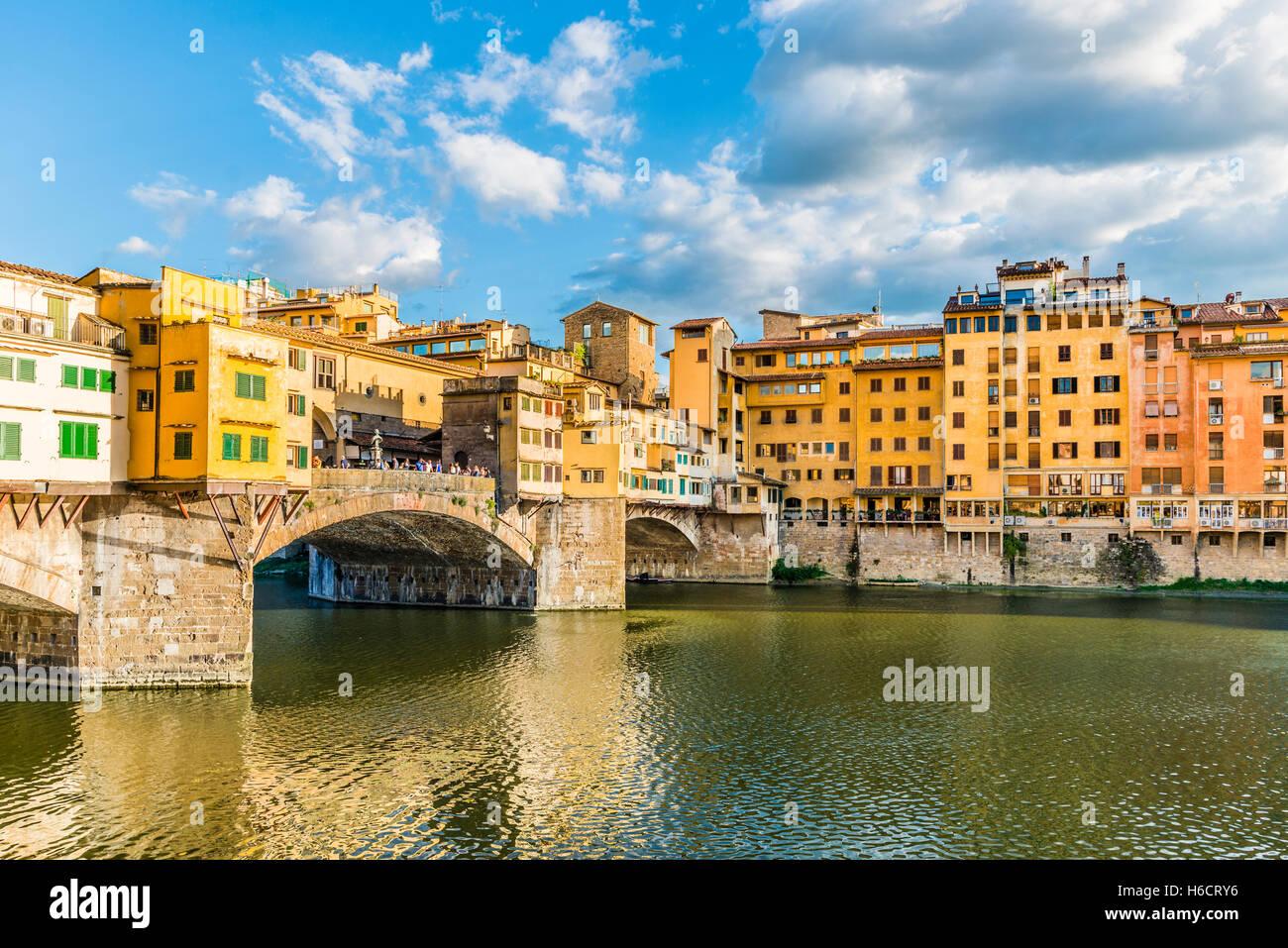 Ponte Vecchio Brücke über den Fluss Arno, Florenz, Toskana, Italien Stockfoto