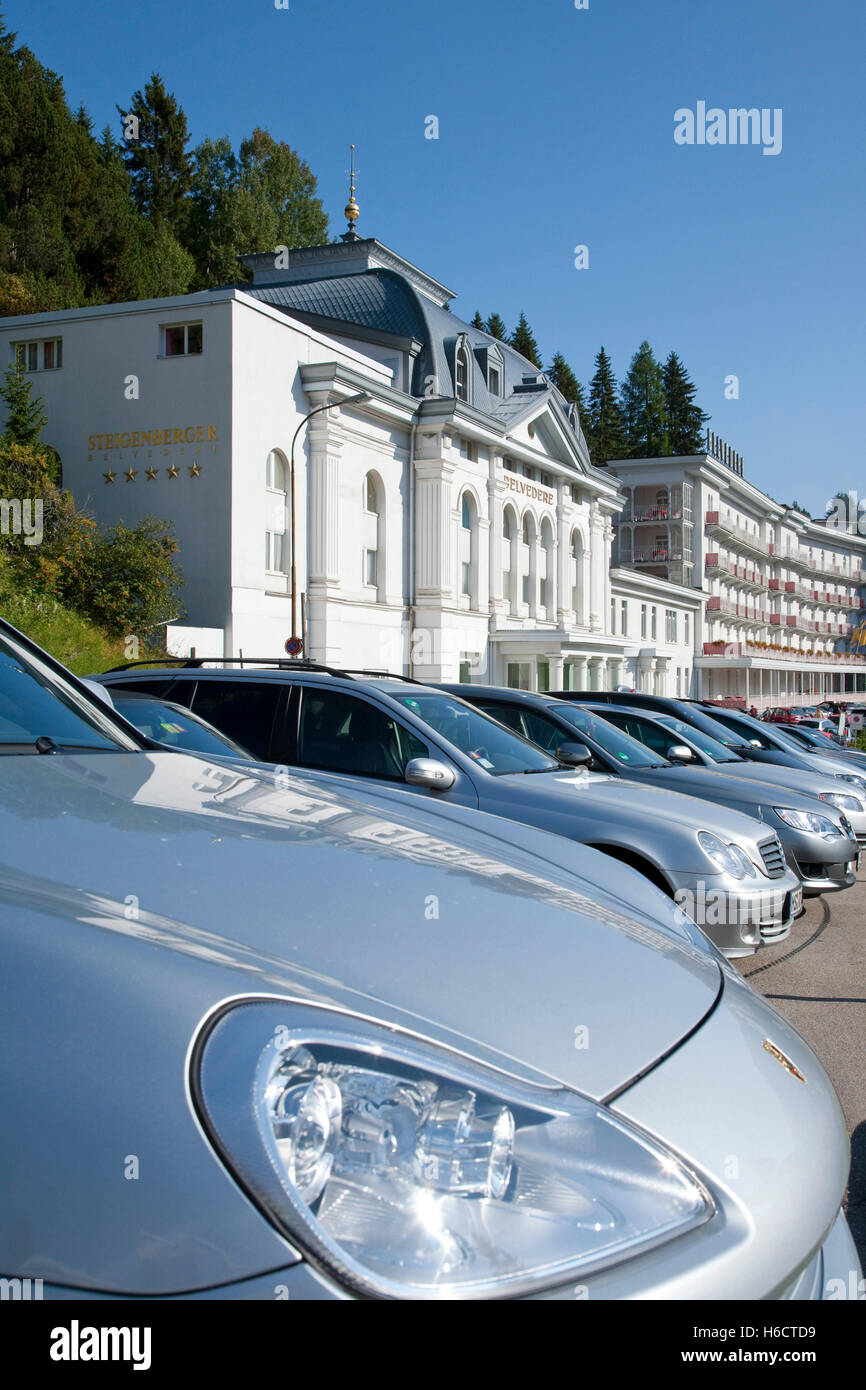 Belvedere Hotel, fünf-Sterne-Hotel, Porsche Cayenne, Davos, Graubünden, Schweiz, Europa Stockfoto