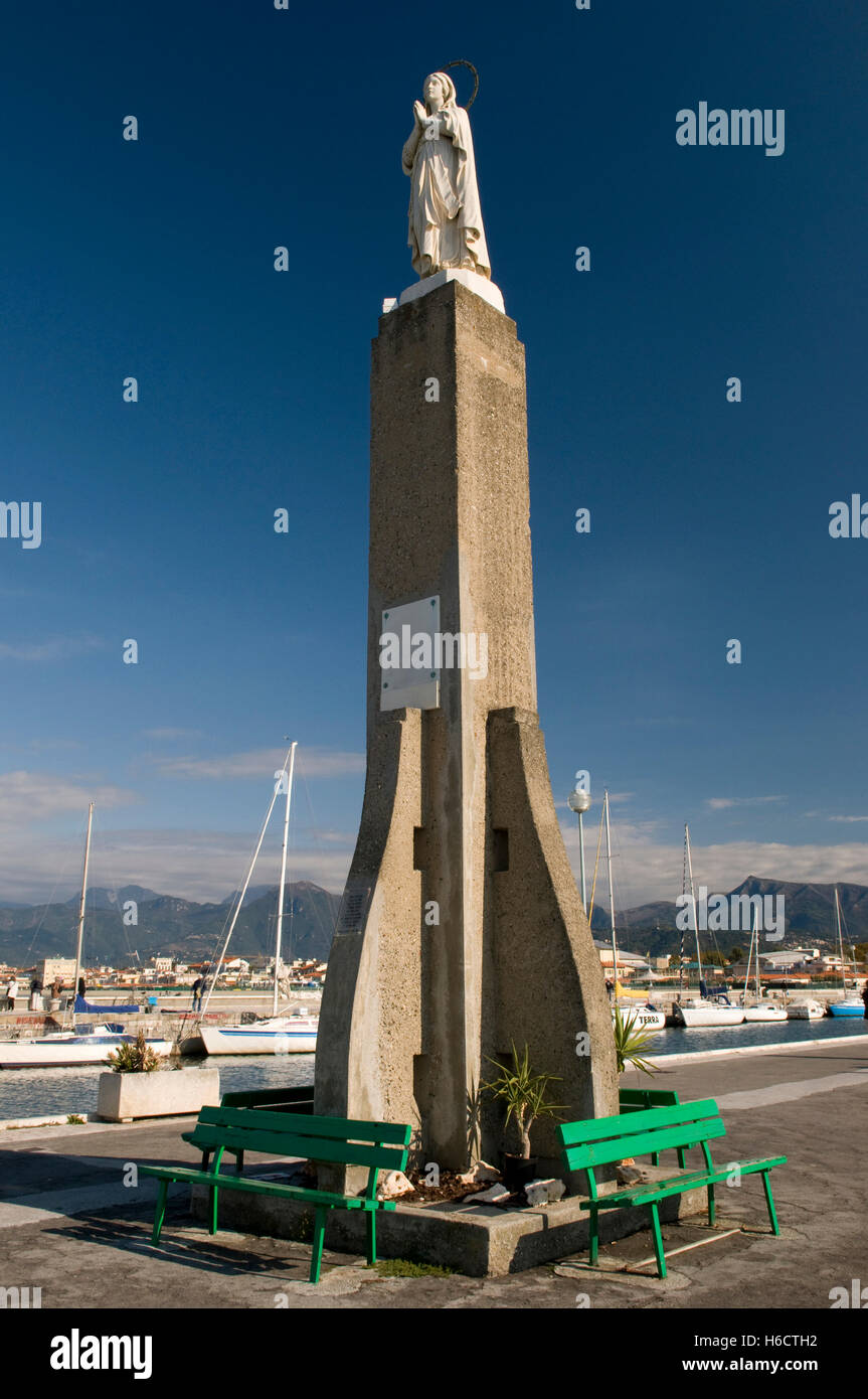 Denkmal von Maria Santissima Stella del Mare, port, Viareggio, Versilia, Riviera, Toskana, Italien, Europa Stockfoto