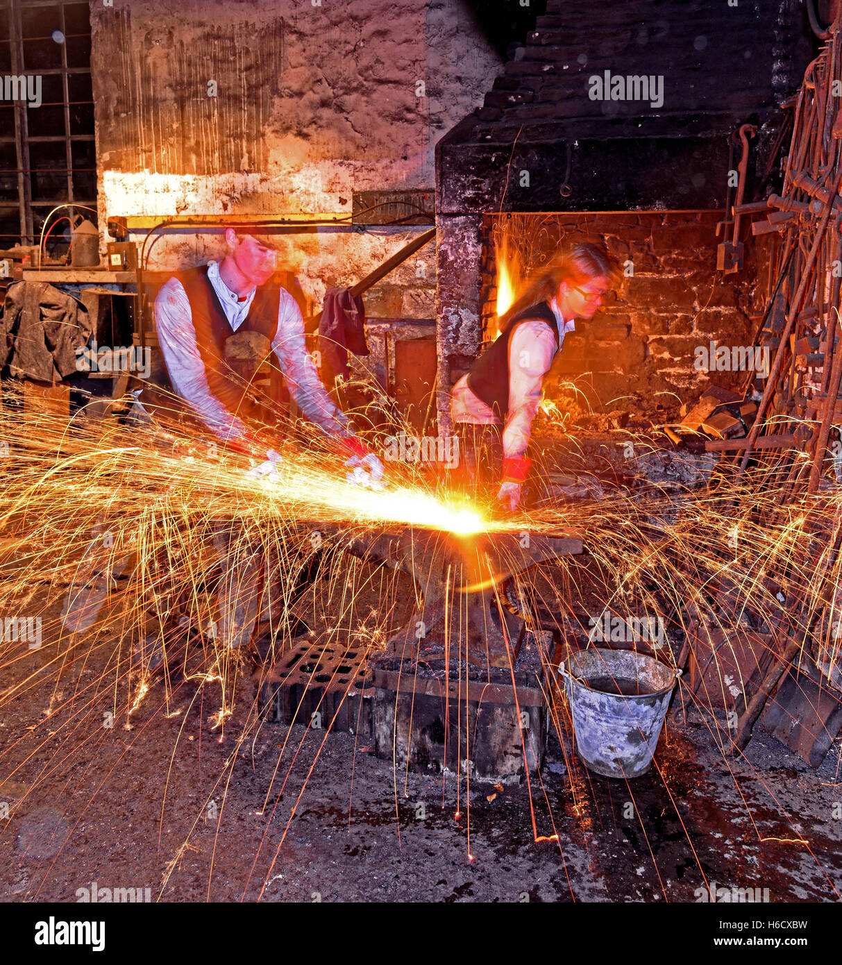 Eisenbahn-Schmiede bei der Arbeit Stockfoto