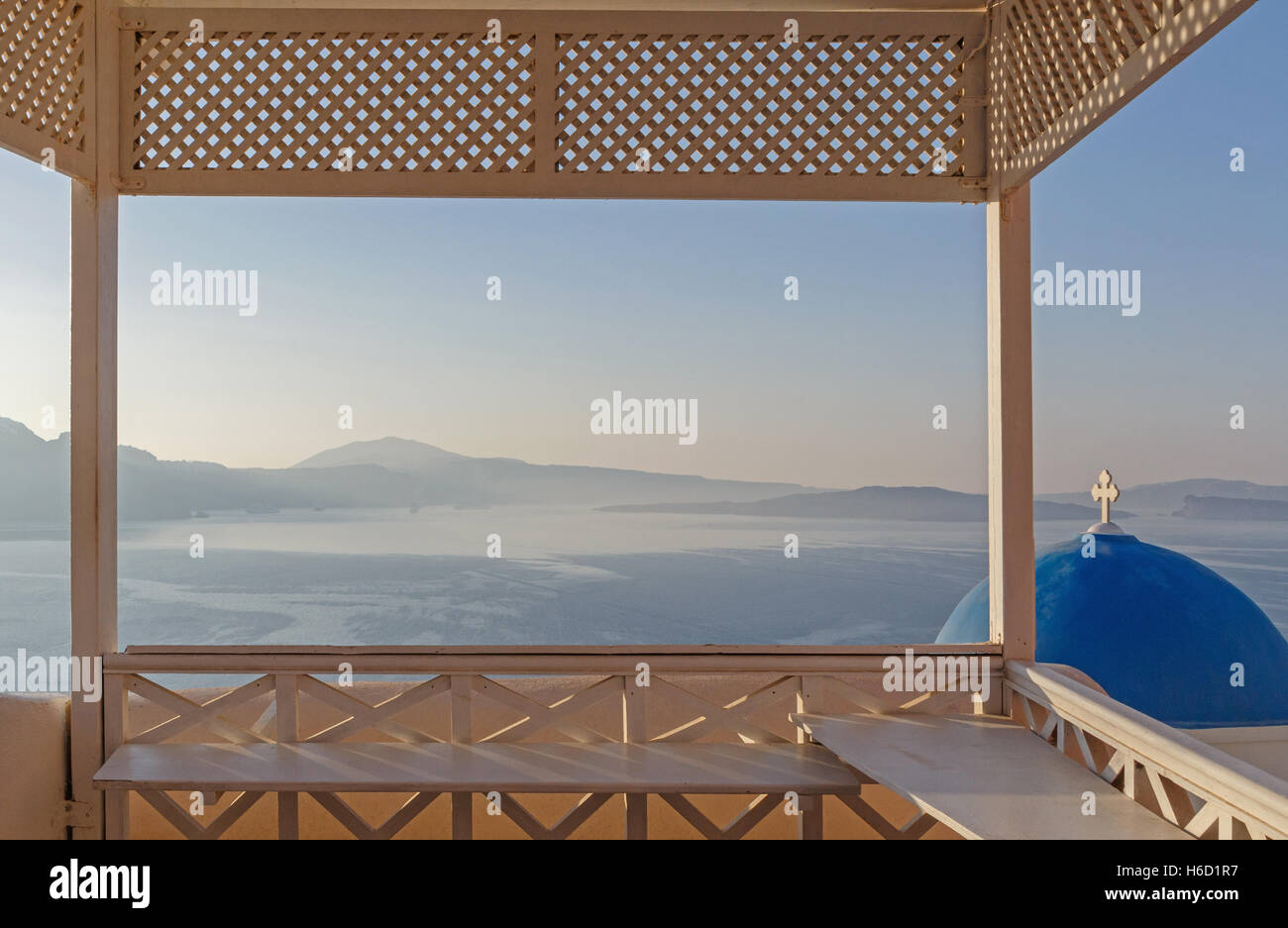 Balkon des Hauses in Oia auf Santorin Stockfoto