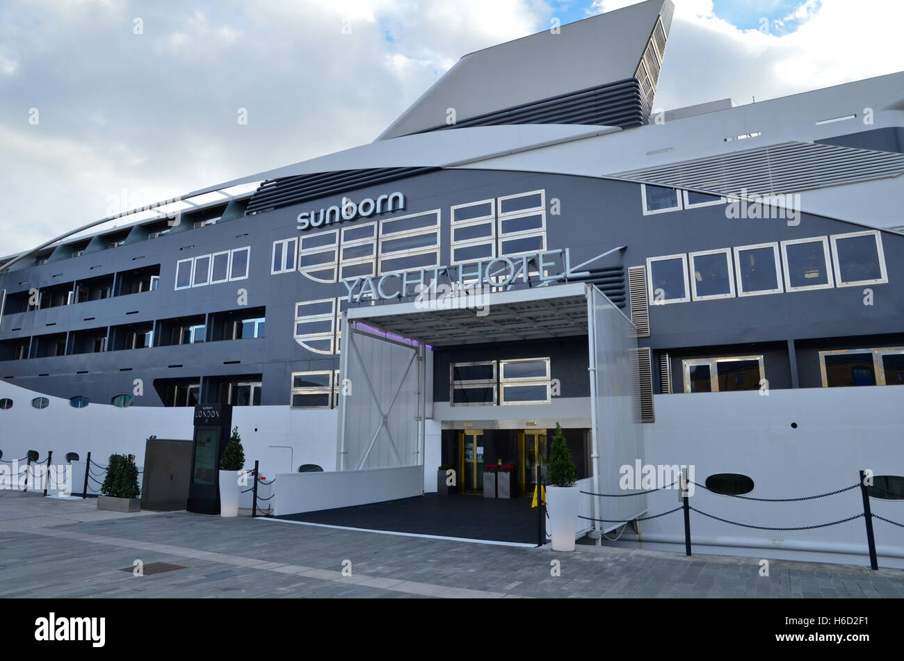 Das Sunborn Yacht Hotel am Royal Victoria Dock in Londons Docklands Stockfoto