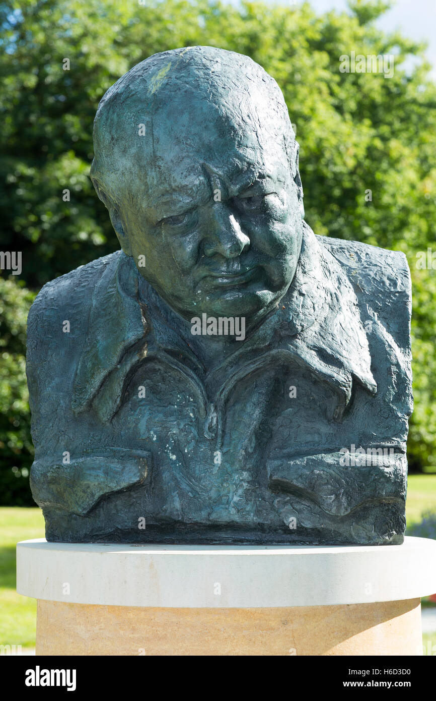 Die Churchill Memorial Garden, Oscar Nemon Büste/Bronze Statue von Sir Winston Churchilll. (83) Stockfoto