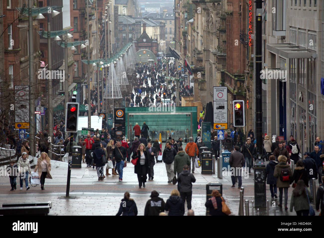 Weihnachtseinkäufe Buchanan Street Glasgow Decorations Glasgow Christmas Market Stockfoto