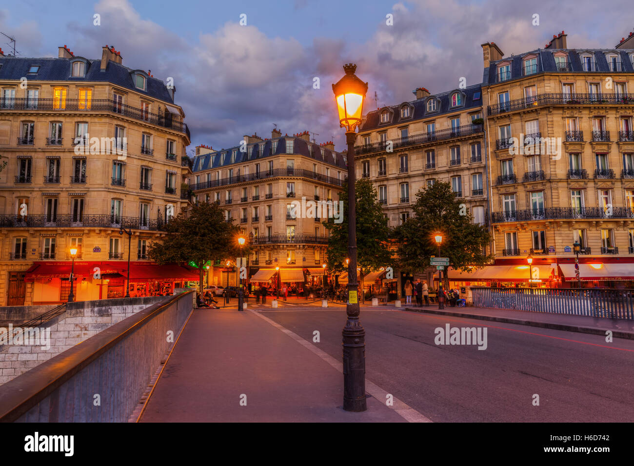 Straßencafes auf der Ile Saint Louis in Paris, Frankreich Stockfoto