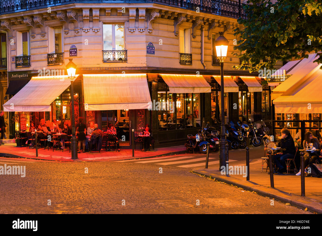 Straßencafes auf der Ile Saint Louis in Paris, Frankreich Stockfoto