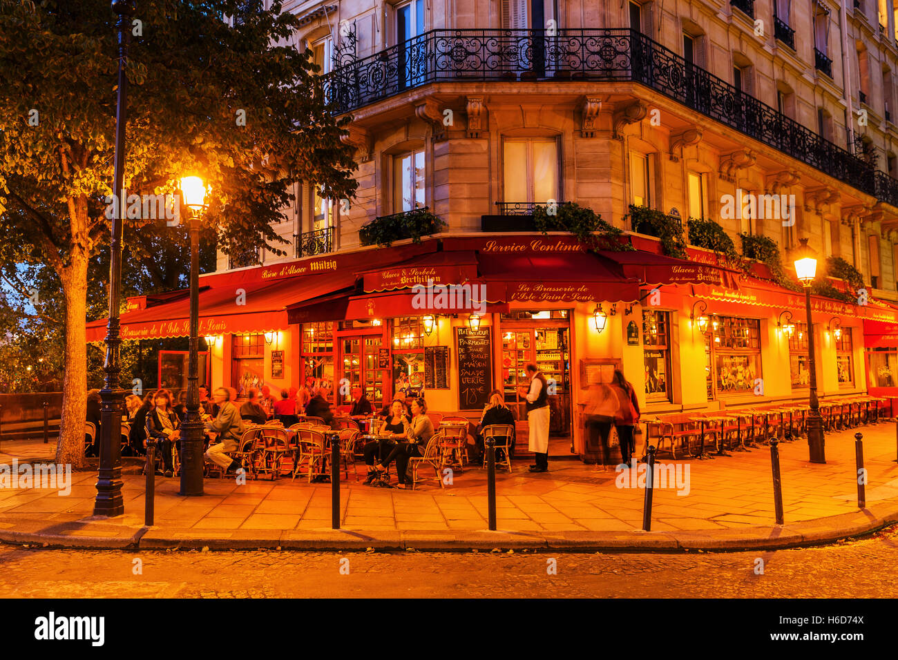 Straßencafes auf der Ile Saint Louis in Paris, Frankreich Stockfoto