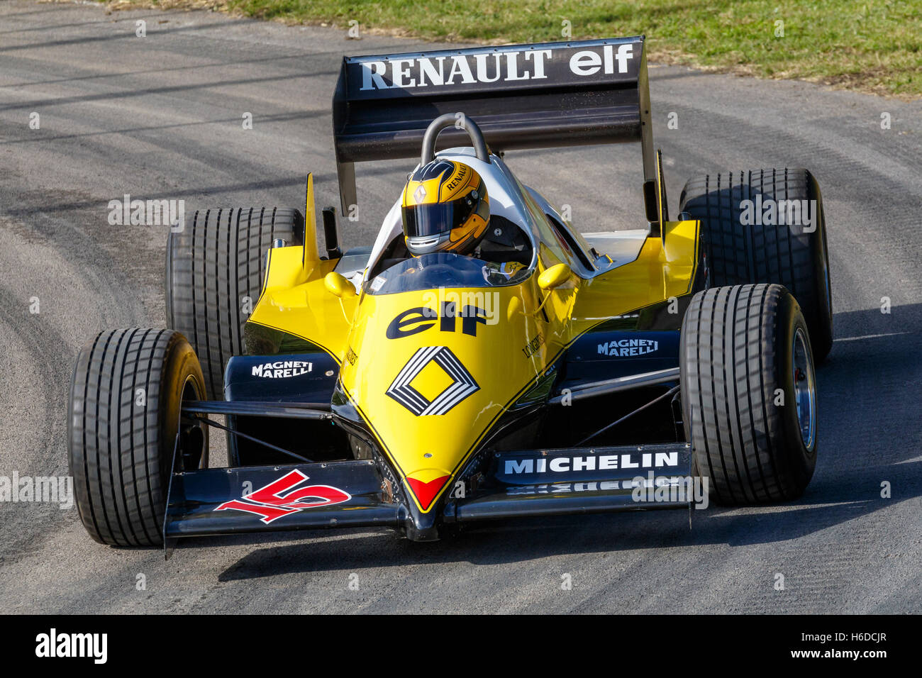 1983 Renault RE40 mit Fahrer Rene Arnoux auf die 2016 Goodwood Festival of Speed, Sussex, UK. Stockfoto