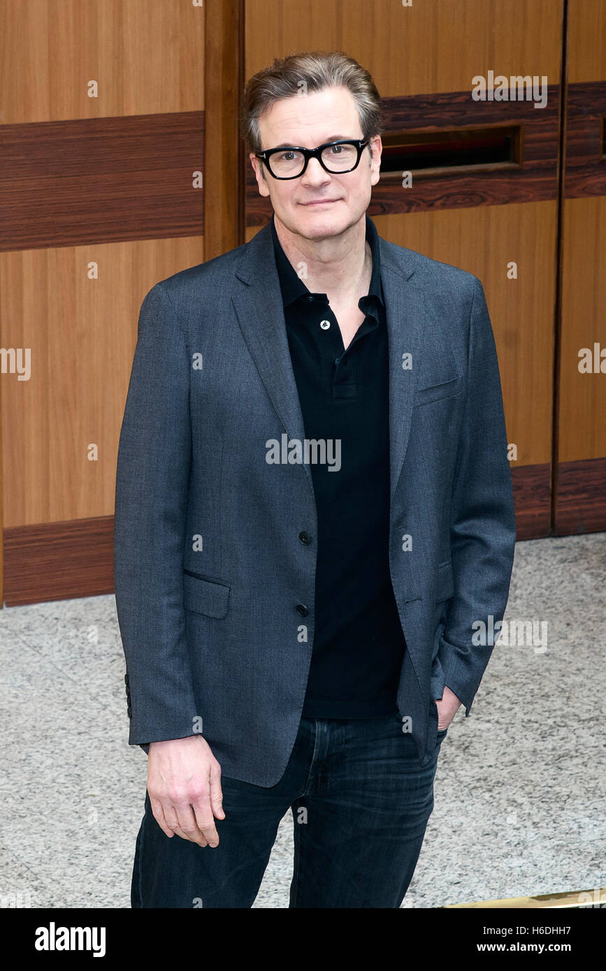 Rom, Italien. 27. Oktober 2016. Colin Firth besucht die Photocall "In Bici Senza Sella" bei der Universität La Sapienza Credit: Silvia Gerbino/Alamy Live News Stockfoto