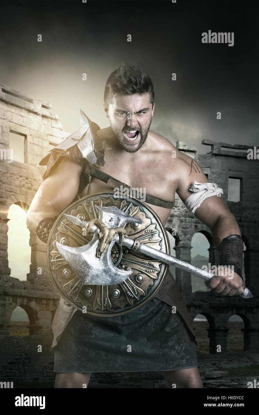 Alter Krieger oder Gladiator in der Arena zu kämpfen bereit Stockfoto