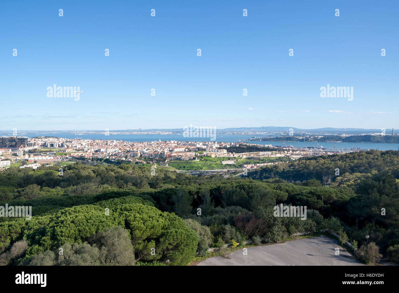 Schöne Aussicht auf Lissabon, Portugal von Monsanto park Stockfoto