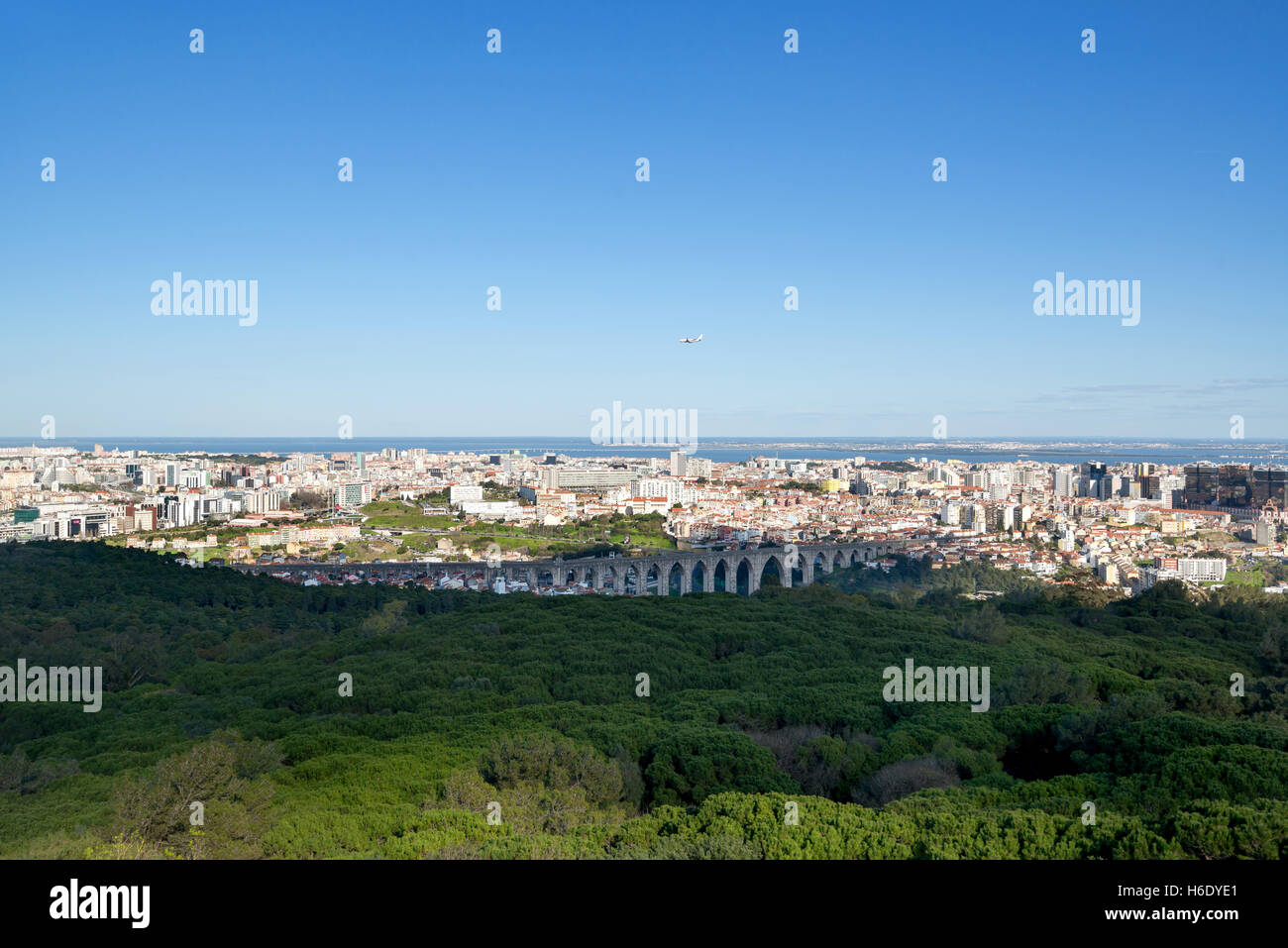 Schöne Aussicht auf Lissabon, Portugal von Monsanto park Stockfoto