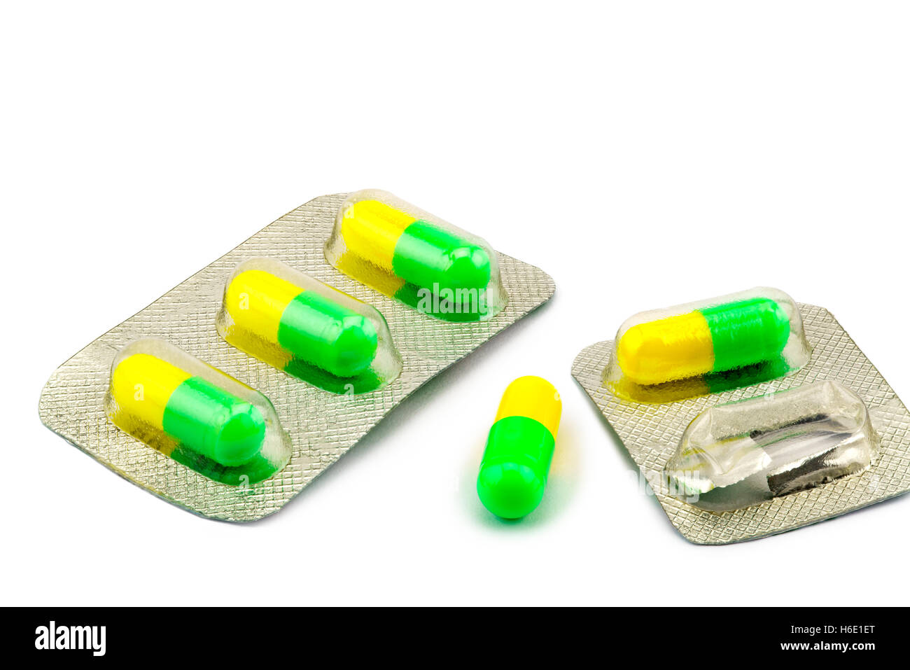 Kapsel der Antibiotika und Pakete auf weißem Hintergrund Stockfoto
