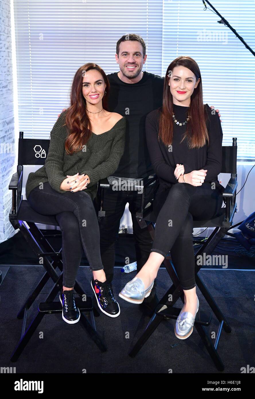 (Links-rechts) Jennifer Metcalfe, Jamie Lomas und Anna Passey aus Hollyoaks anlässlich einer AOL bauen Serie London Veranstaltung im AOL Capper Street Studio. Stockfoto