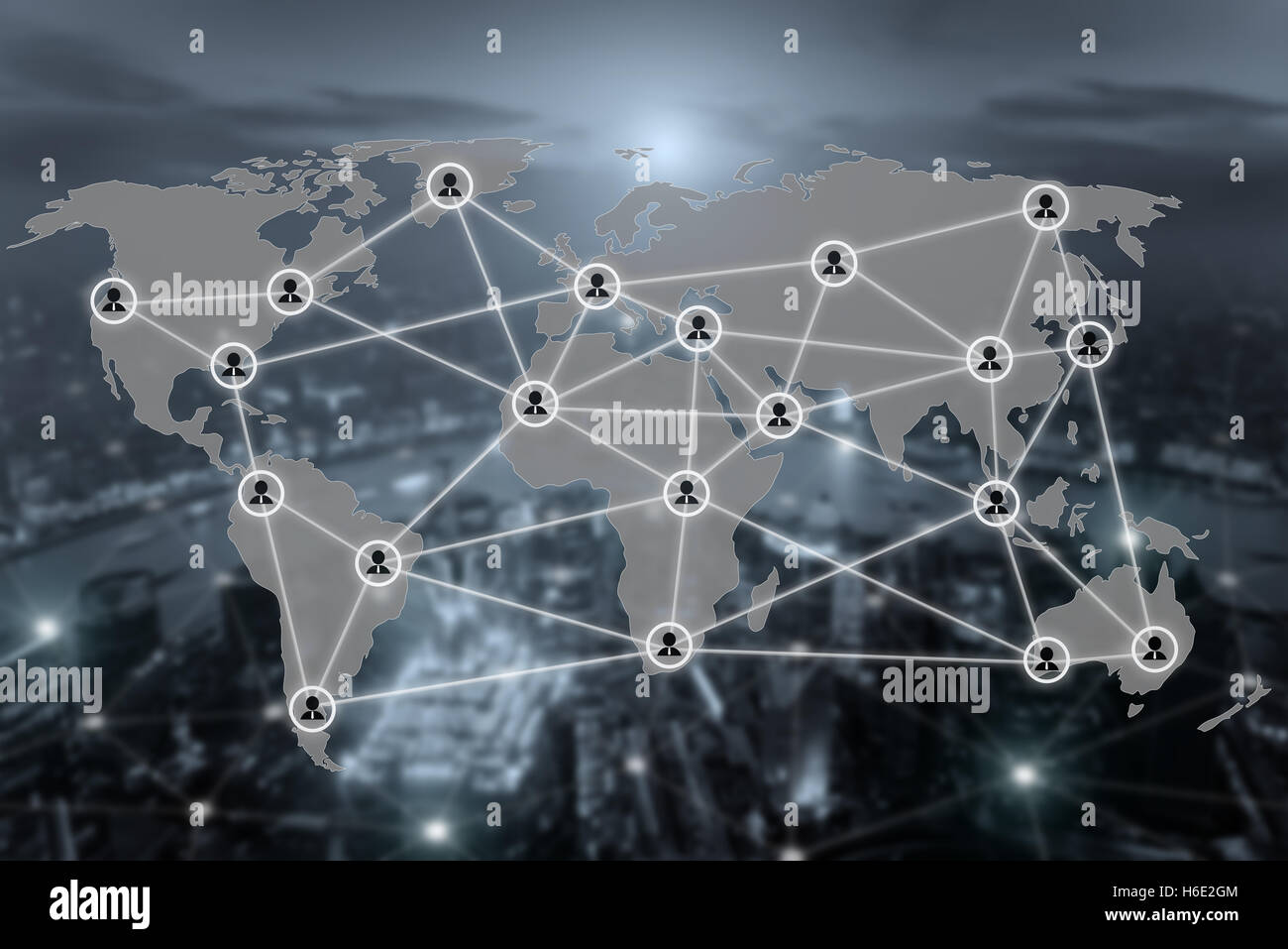 Welt Karte und Verbindung sozialer Kommunikation Netzwerksymbol mit Blurr Stadt im Hintergrund. Soziale Netzwerk-Konzept. Stockfoto