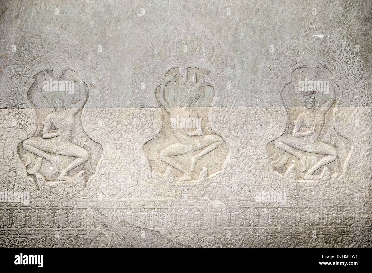 Schnitzwerk der weiblichen Aspara aka Apsaras, Tanz, Angkor Wat, Kambodscha Stockfoto