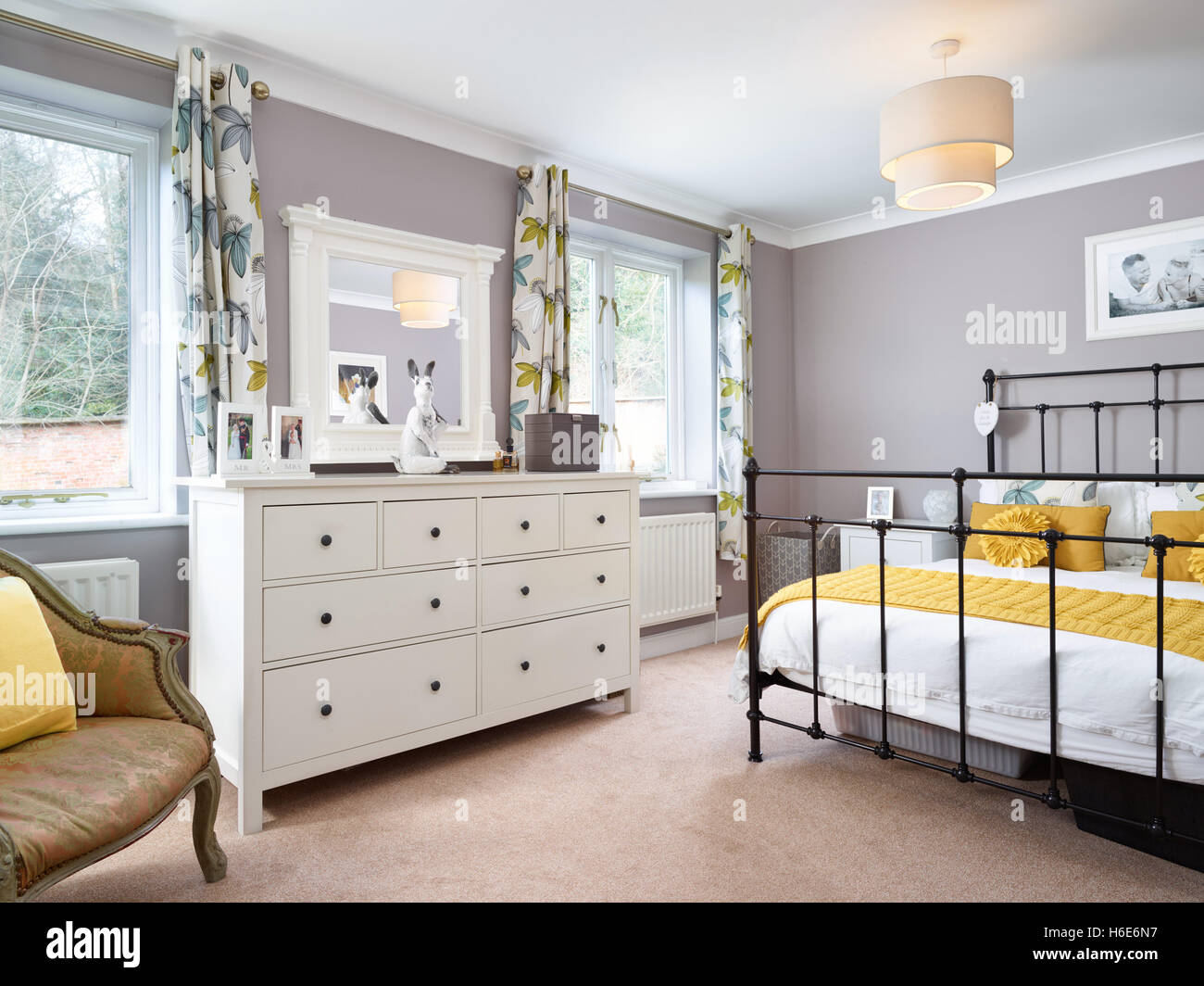 Ein frisches modernes Schlafzimmer in einem modernen uk Home Stockfoto