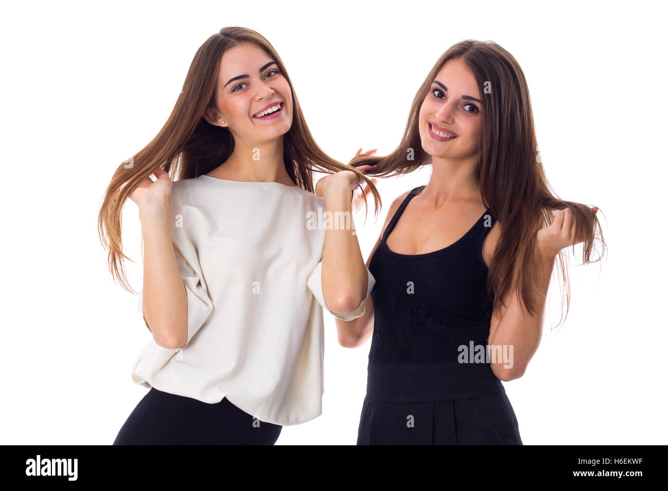 Zwei junge Frau, die Haare zu berühren Stockfoto