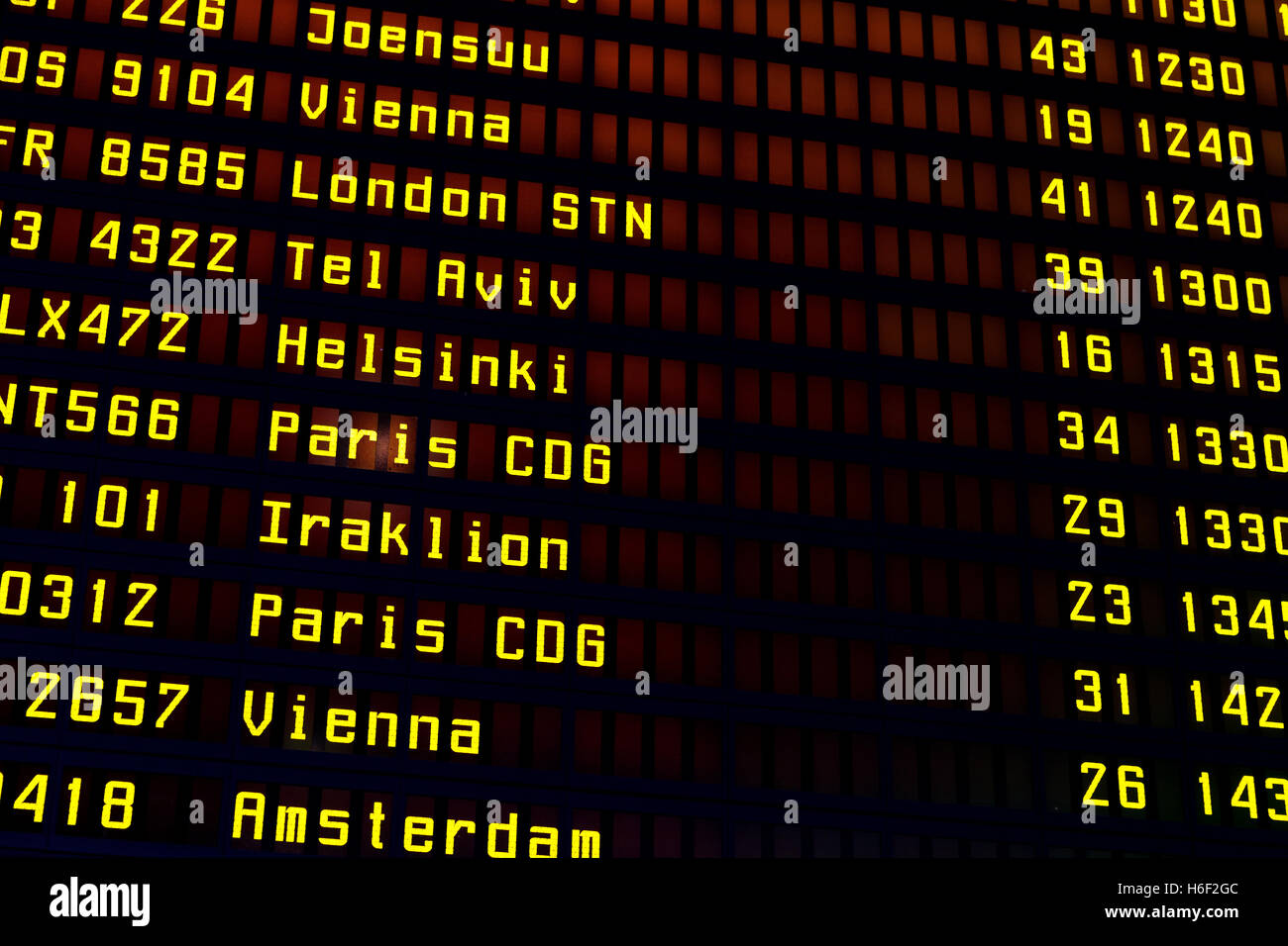 Flughafen Flugtafel Abflug Zeitplan Stockfoto