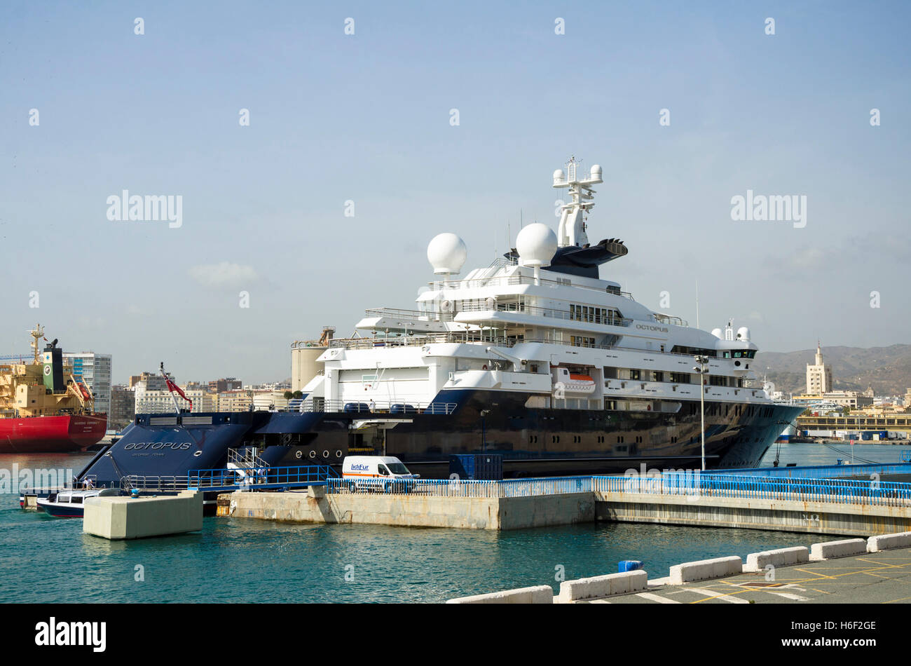 Mega Yacht Octopus von Microsoft-Mitbegründer Paul Allen, Hafen von Málaga, Andalusien, Spanien Stockfoto