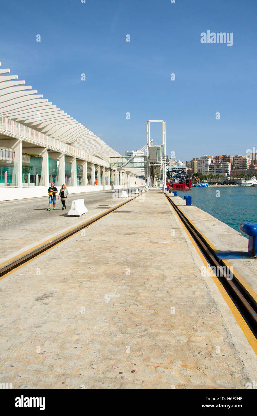Bewegliche Internat Airbridge Deck für Kreuzfahrtschiffe. Hafen von Málaga, Costa Del Sol, Spanien Stockfoto