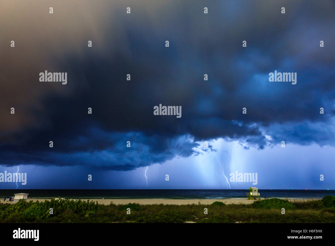 Miami Beach, Florida, Nacht, Blitz, Sturm, Regen, Wolken, Atlantischer Ozean, FL160830017 Stockfoto
