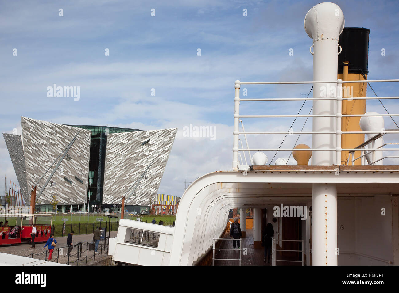 Irland, Norden, Belfast, Titanic Viertel-Besucherattraktion von SS Nomadic zart gesehen. Stockfoto