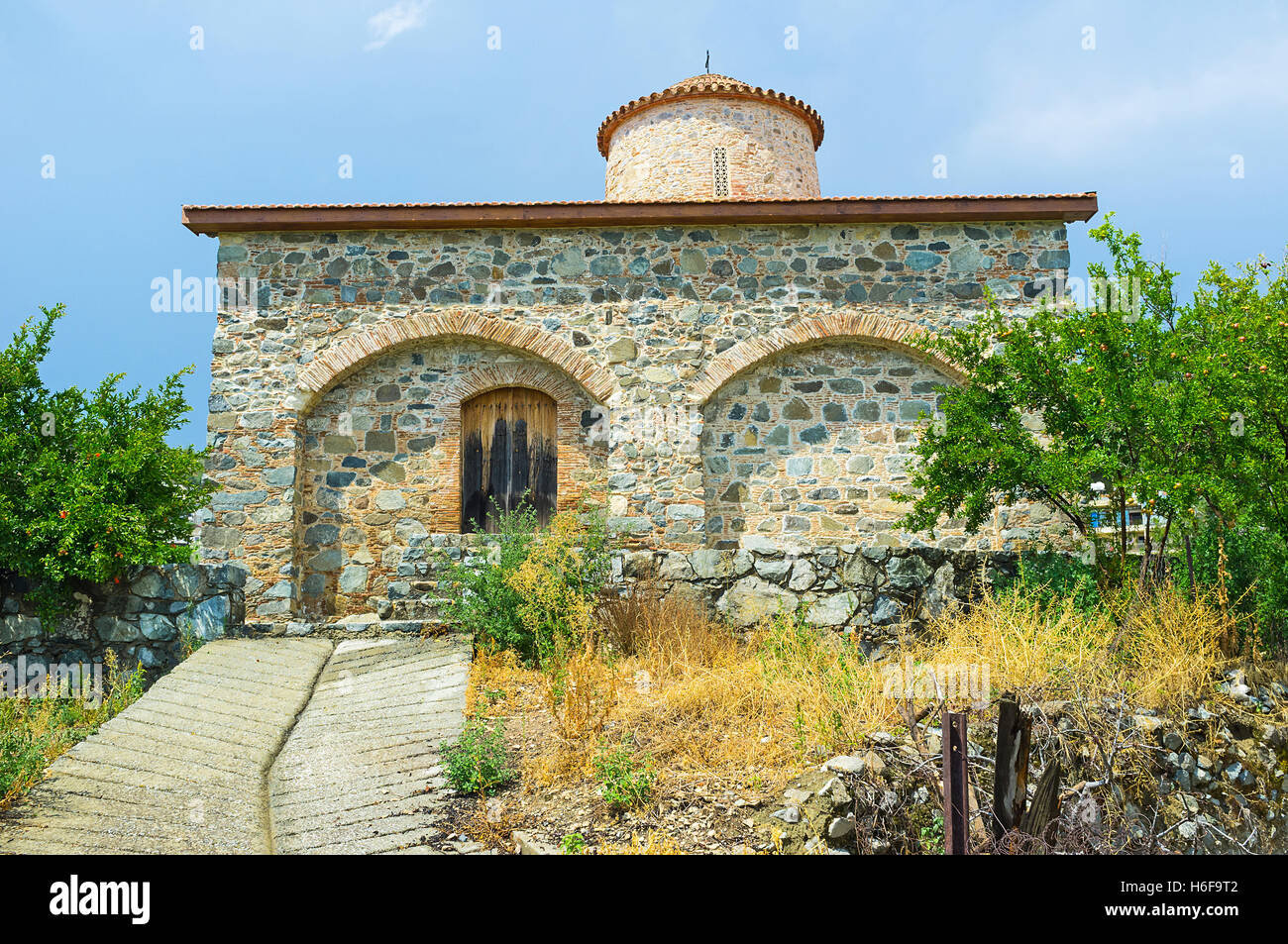 Die Kirche Timios Stavros befindet sich in einem zentralen Bereich des Troodos-Gebirges, am südlichen Ende des Dorfes Pel Stockfoto