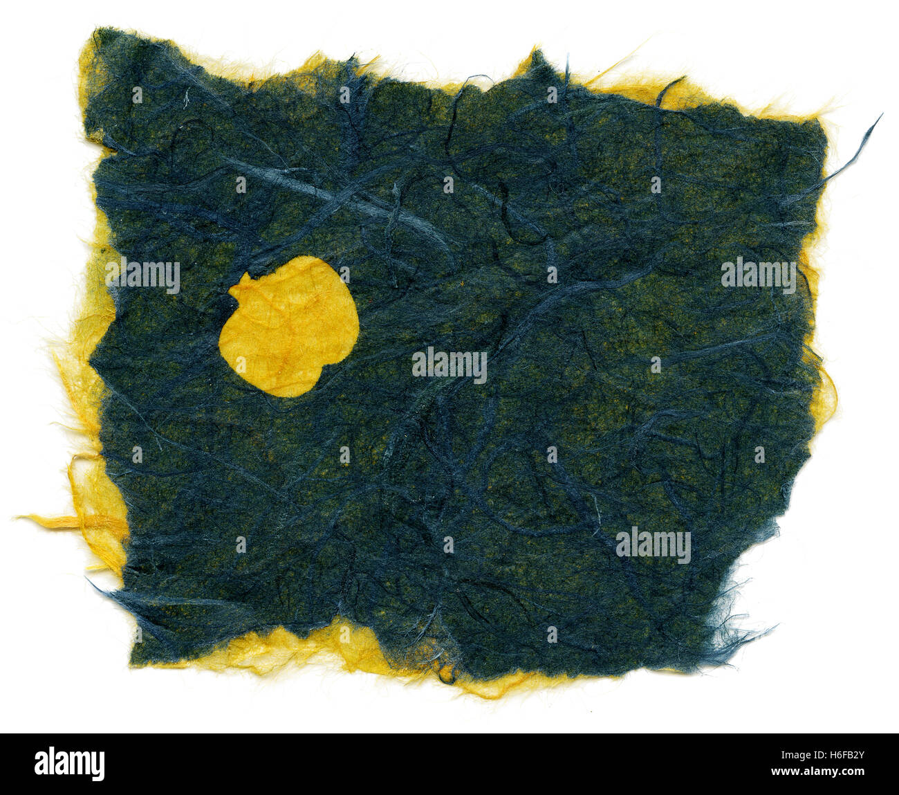 Textur von Grün, blau und gelb Reispapier mit einem Muster von gelben Früchten, vielleicht Äpfel, Verzierung der Oberfläche, mit zerrissenen Edg Stockfoto