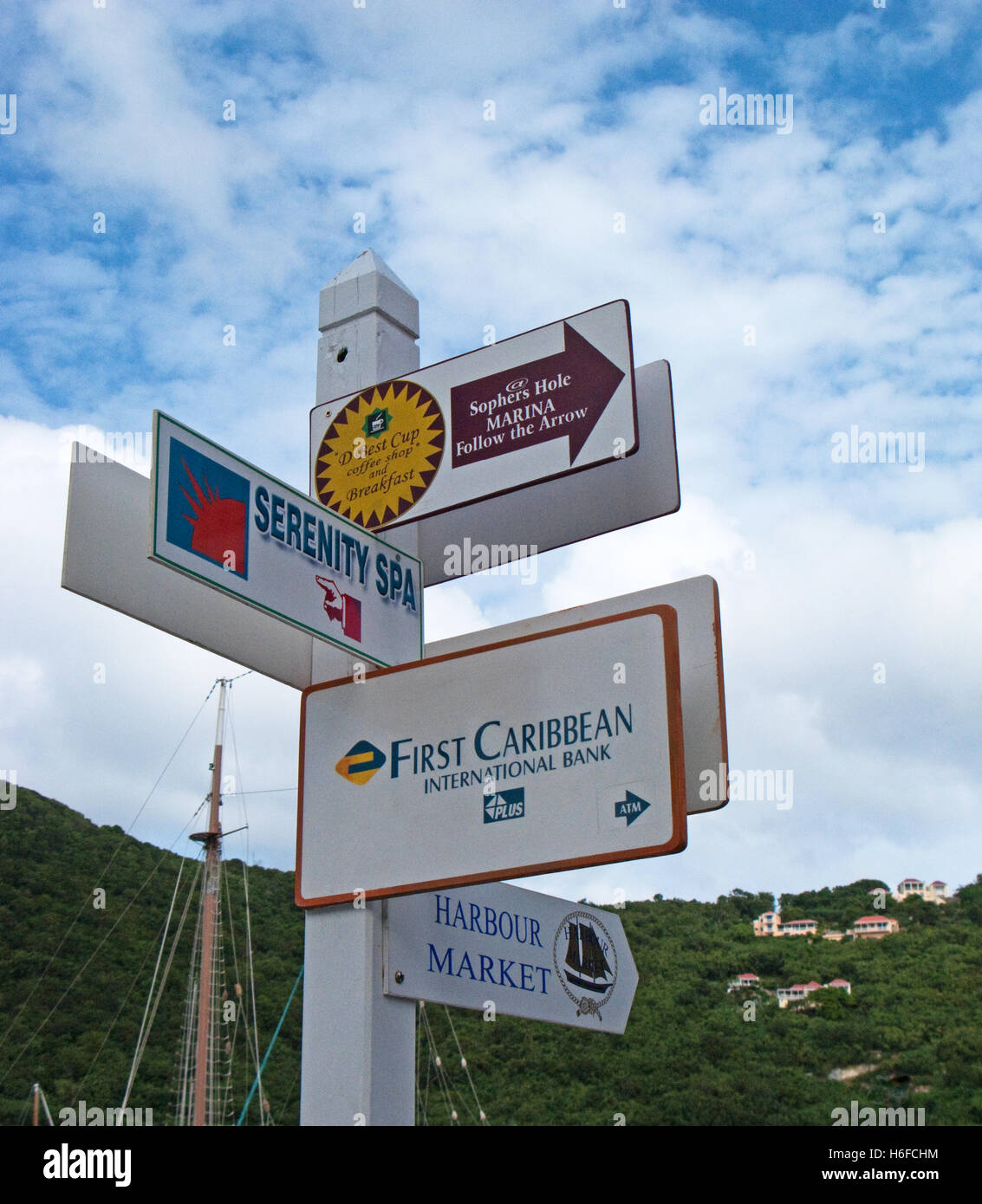 Ort Sign Post British Virgin Islands, Pussers Landung Bühne, Tortola, Sopers Loch, Marina Wharf, Karibik, West Indies, Stockfoto