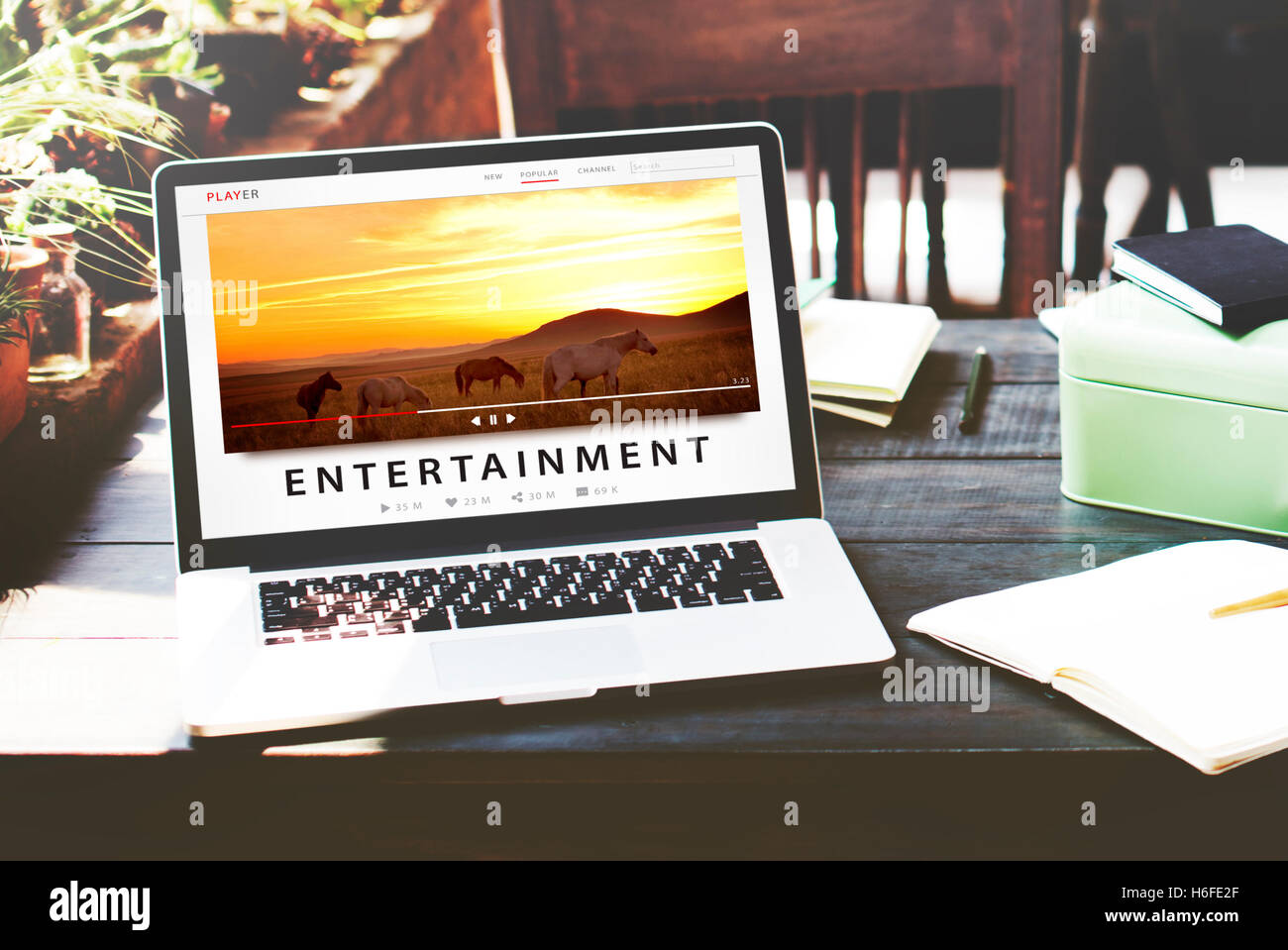 Unterhaltung-Streaming-Media-Kanal Multimedia-Konzept Stockfoto