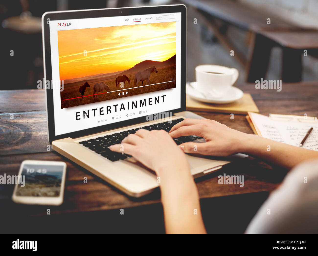 Unterhaltung-Streaming-Media-Kanal Multimedia-Konzept Stockfoto