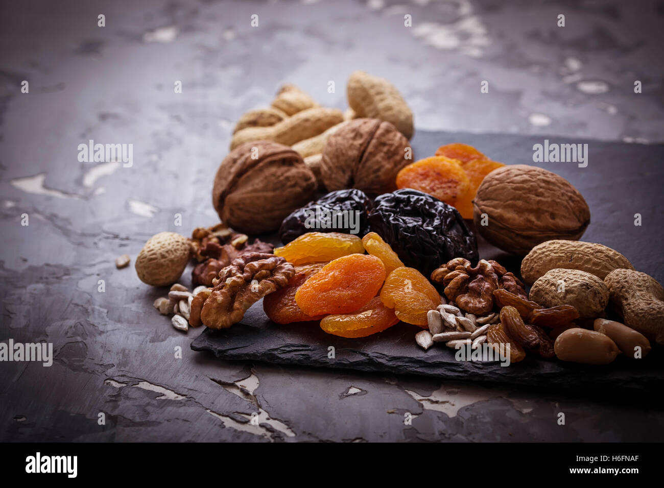 Mischung aus getrockneten Früchten, Nüssen und Samen. Selektiven Fokus Stockfoto