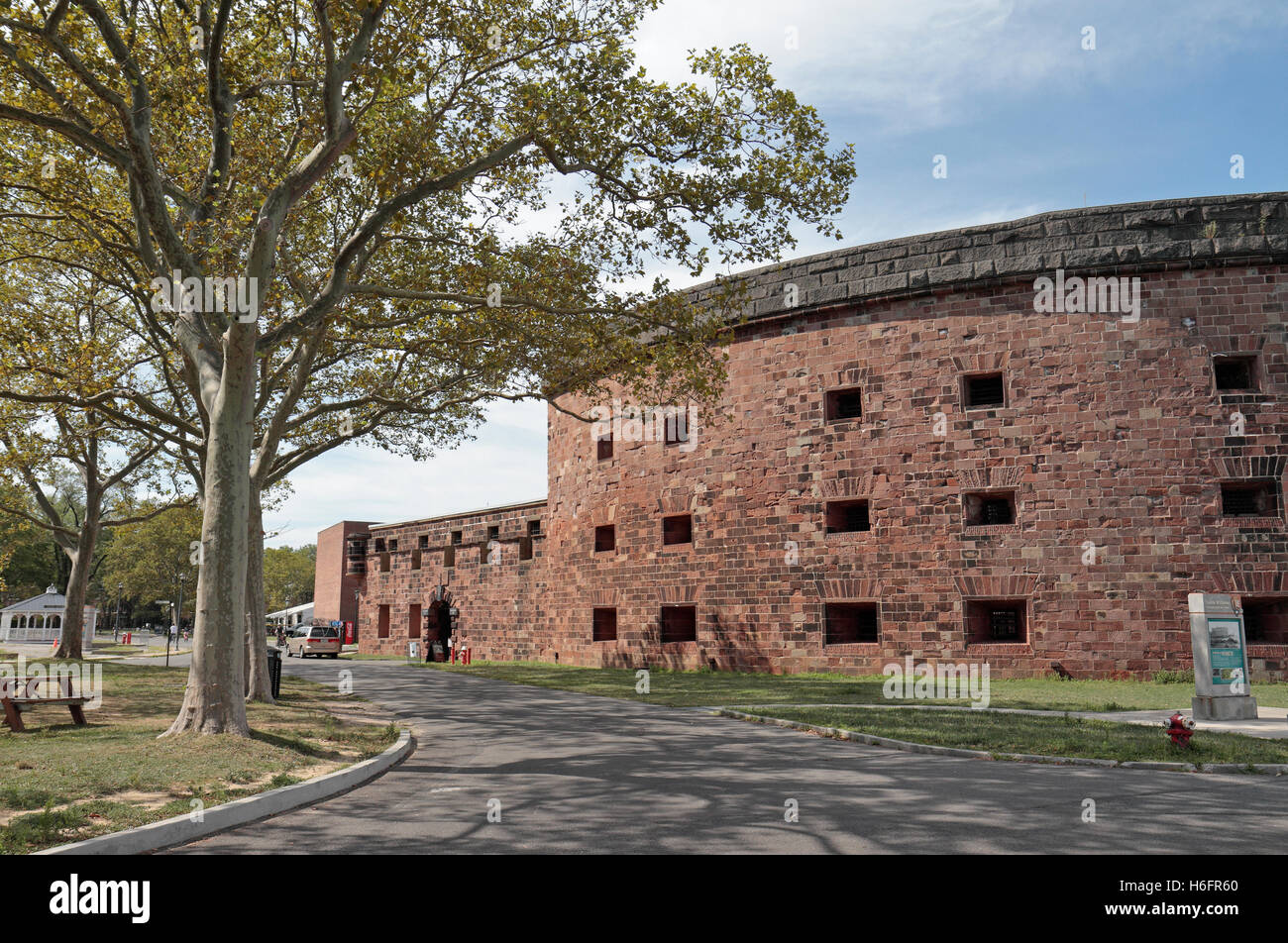 Castle Williams auf Governors Island im US-Bundesstaat New York. Stockfoto