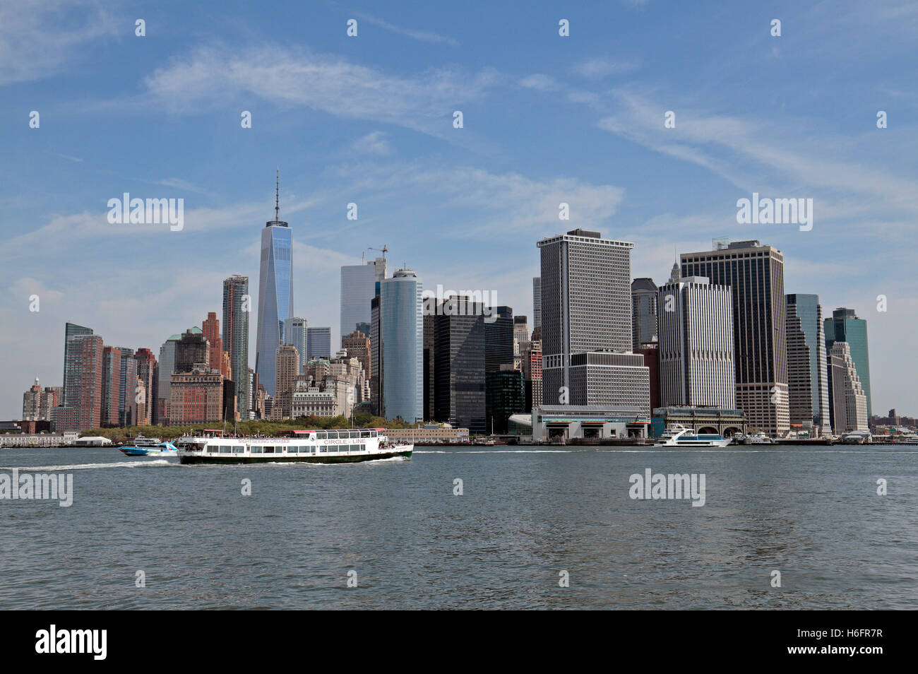 Downtown Manhattan angesehen von Governors Island im US-Bundesstaat New York. Stockfoto