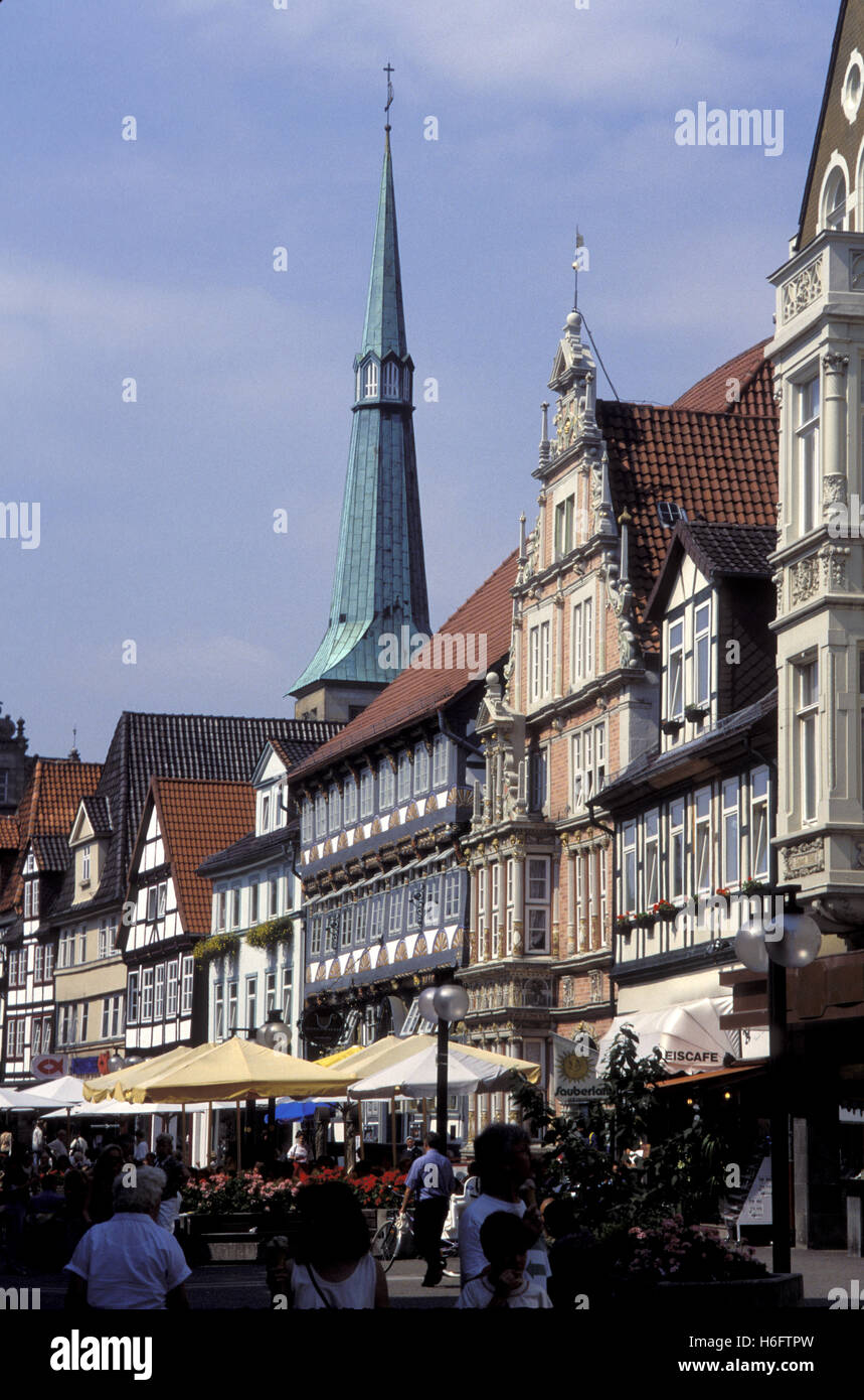 Deutschland, Niedersachsen, Hameln, Häuser an der Osterstreet Blick auf die Stiftsherrenhouse und die Leisthouse. Stockfoto