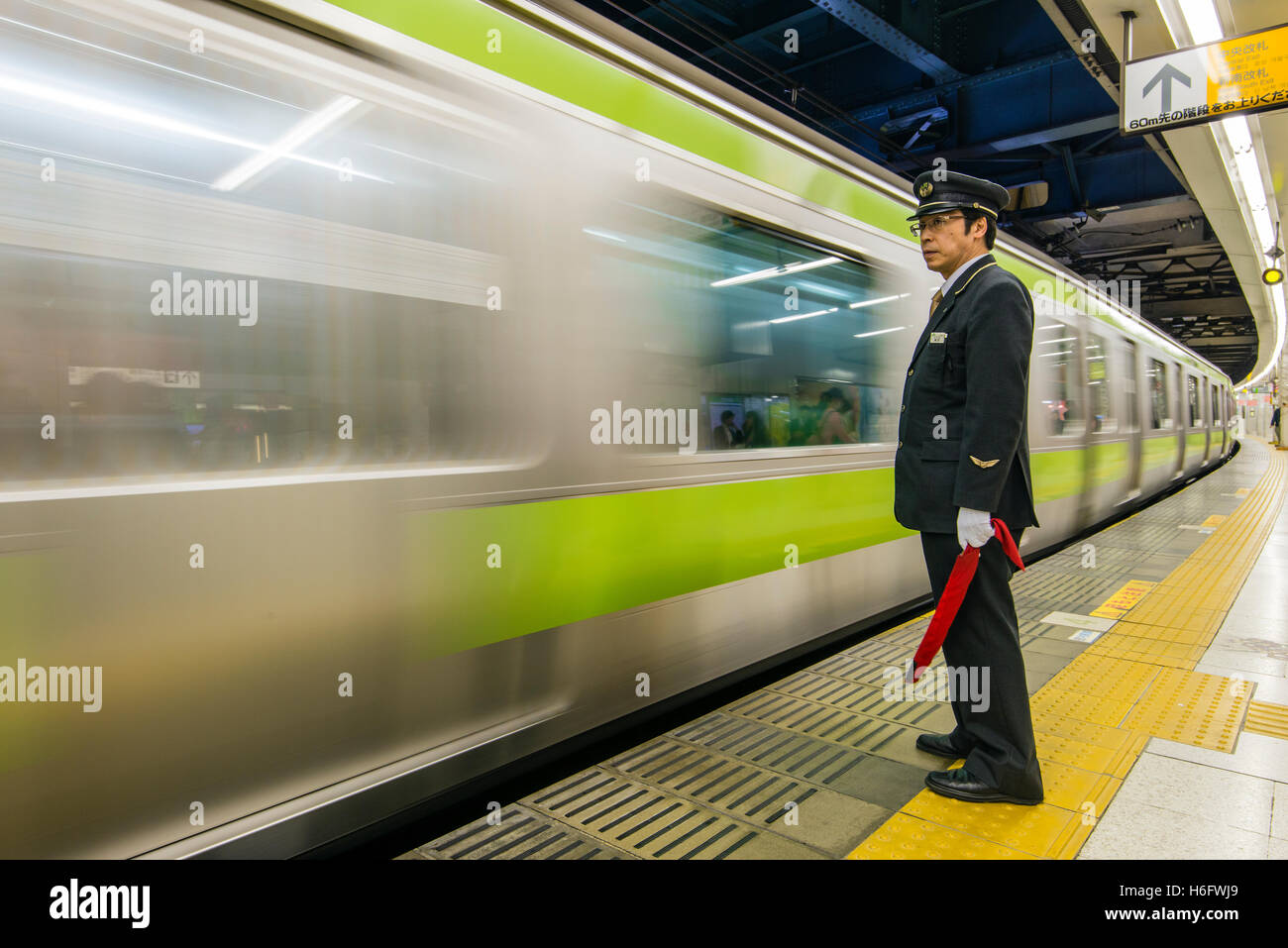 Zug der Yamanote-Line, Tokyo, Japan Stockfoto