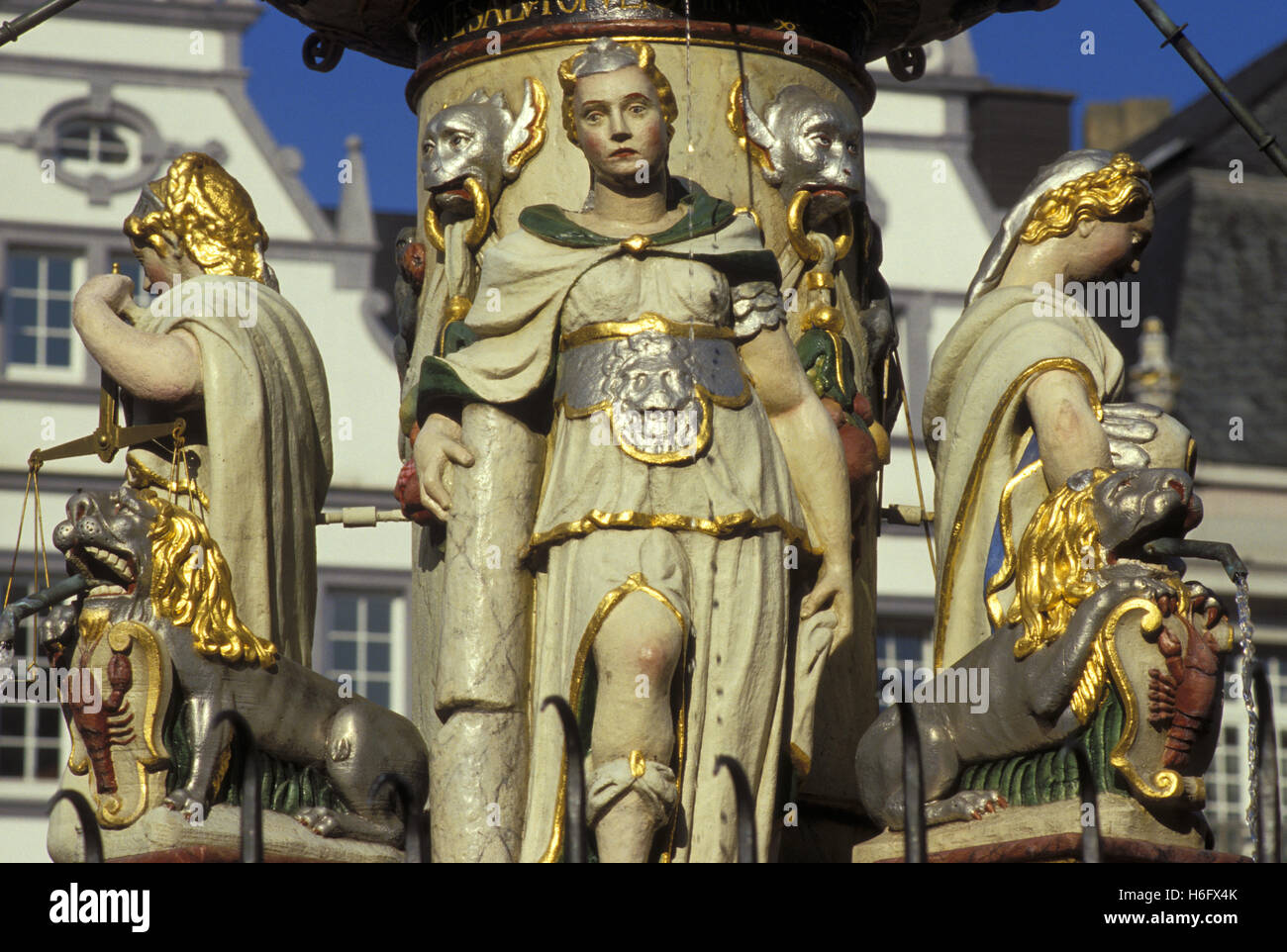 Deutschland, Trier, die Petrus-Brunnen am Marktplatz. Stockfoto