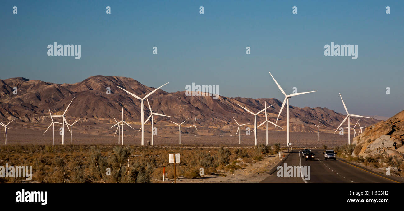 Ocotillo, Kalifornien - The Ocotillo Wind Project nutzt 112 Windkraftanlagen, um 265MW von Elektrizität zu generieren. Stockfoto