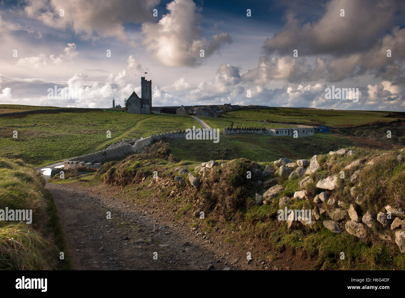 St. Helena-Kirche und das Dorf auf Lundy Island Stockfoto