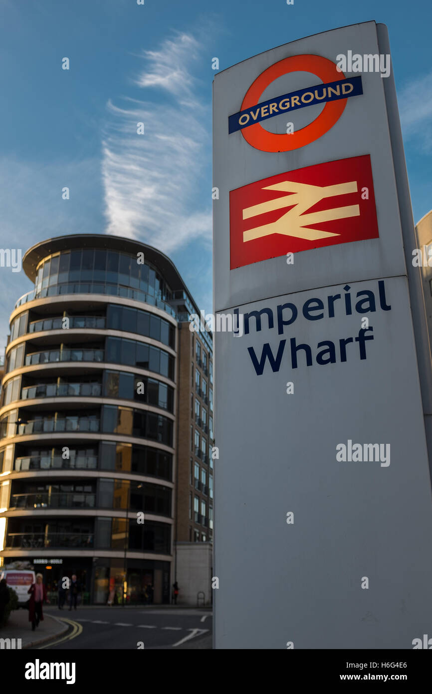 Imperial Wharf u-Bahn Station in London Chelsea Harbour Stockfoto