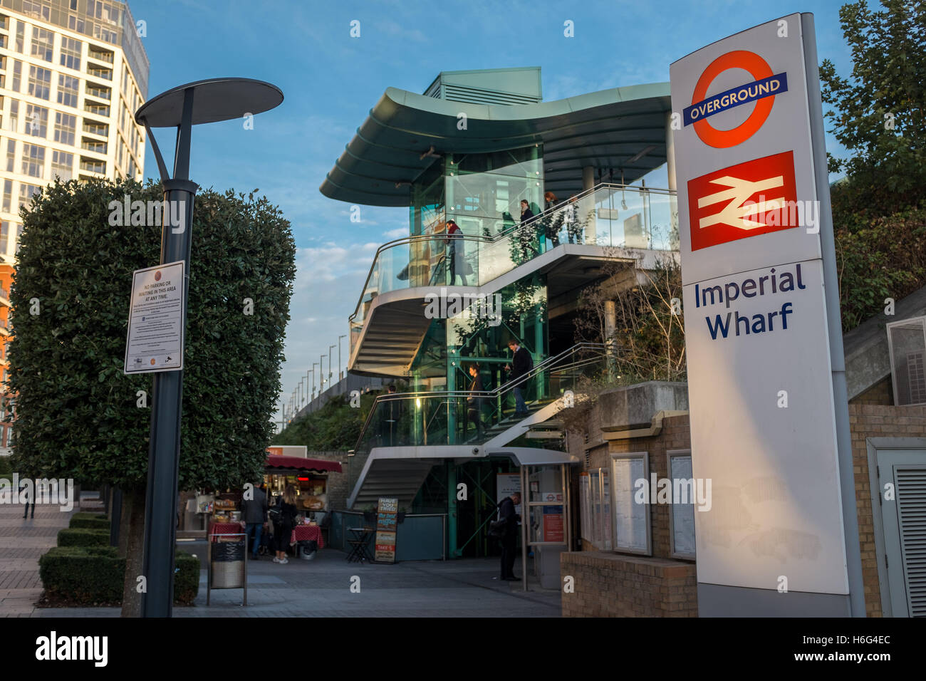 Imperial Wharf u-Bahn Station in London Chelsea Harbour Stockfoto