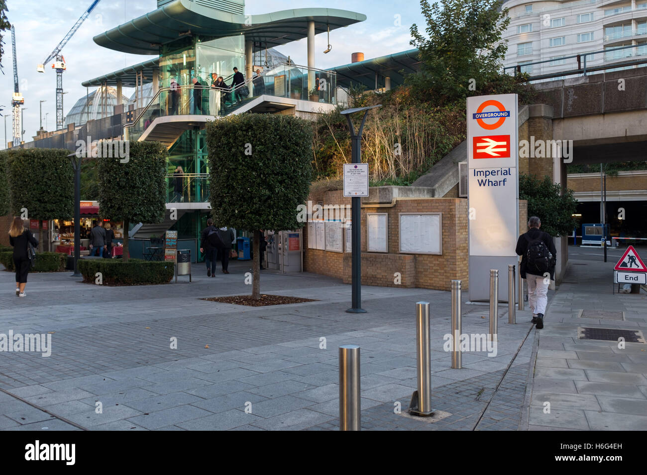 Imperial Wharf u-Bahn Station in London Chelsea Harbour Stockfoto