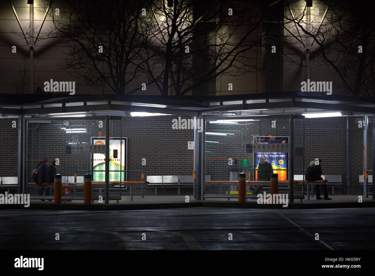 Buchanan Busstation bei Nacht Haltung Stockfoto
