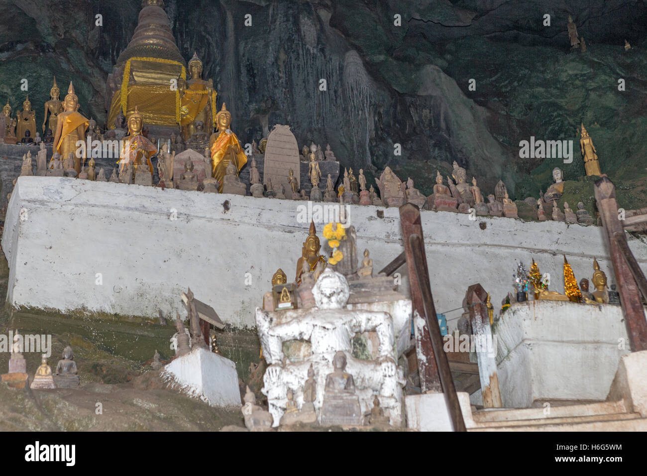 Miniatur Buddha Skulpturen, Tham Ting, untere Höhle, Pak Ou Höhlen, Laos Stockfoto