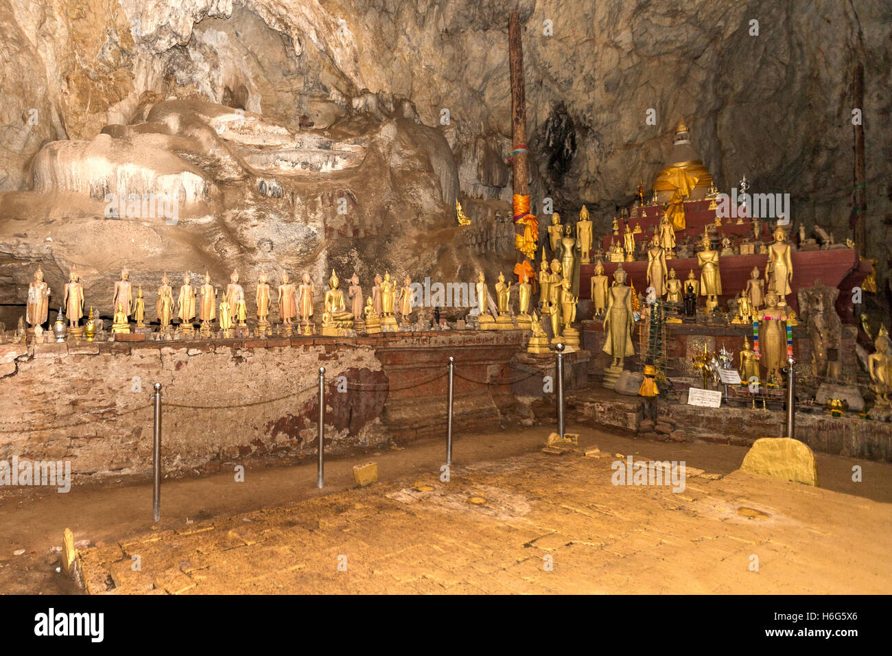 Miniatur Buddha Skulpturen, Tham Theung, obere Höhle, Pak Ou Höhlen, Laos Stockfoto