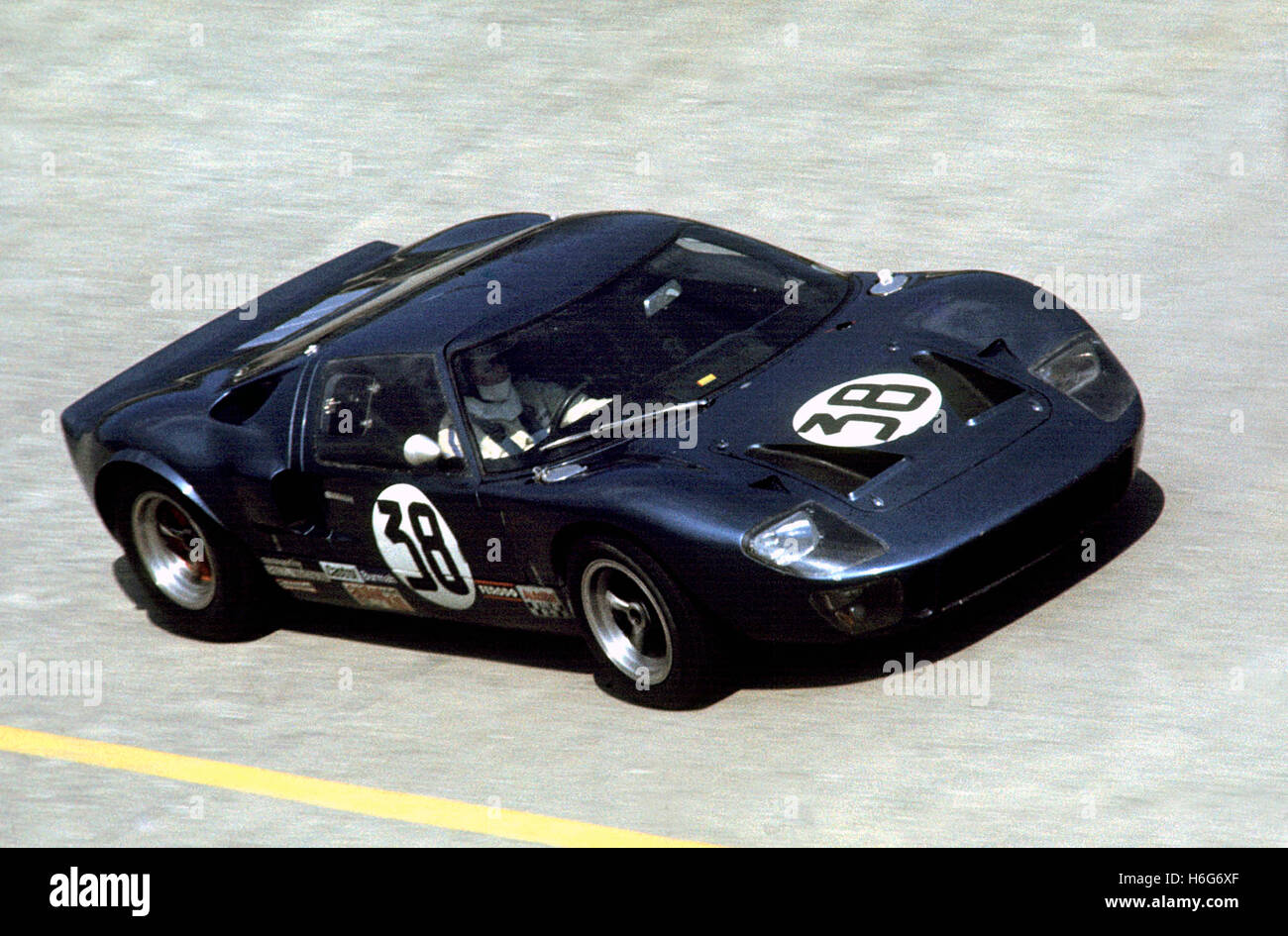 Sadler in Monza Ford GT40 Lrdnf Motor GT40P 1010 1969 Stockfoto