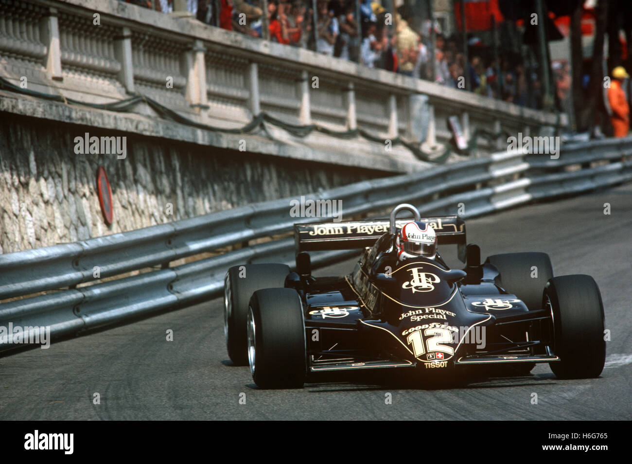 Nigel Mansell Lotus F1 Auto im Tabac Ecke, Monaco 1982 Stockfoto